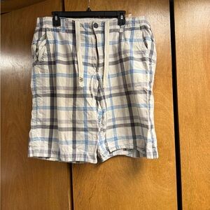 Aeropostale Men's Blue and Gray Plaid Cargo Shorts